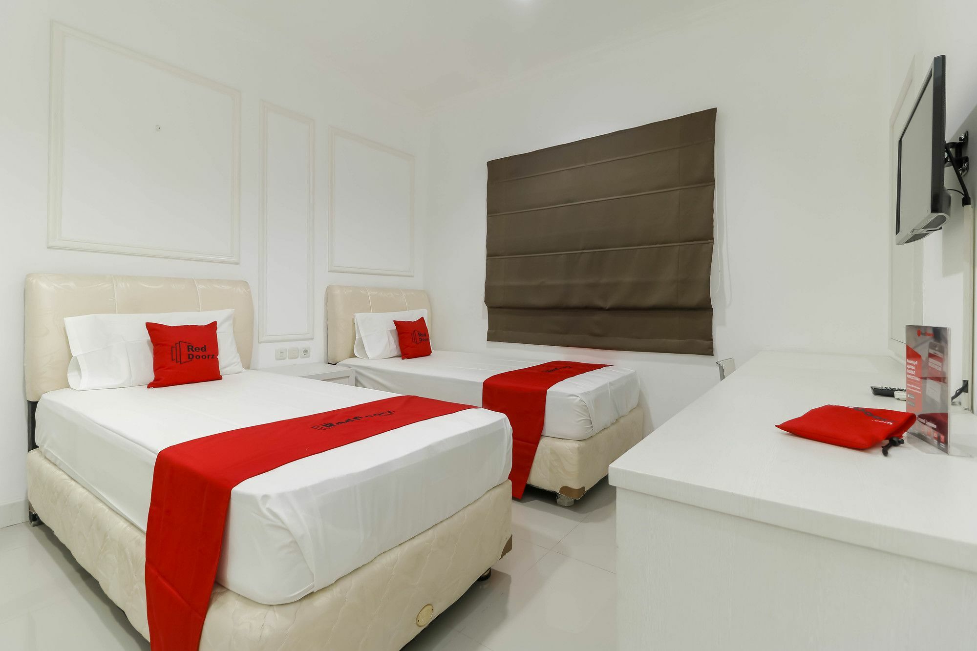 Reddoorz Plus @ Setiabudi Barat Jakarta Exterior photo